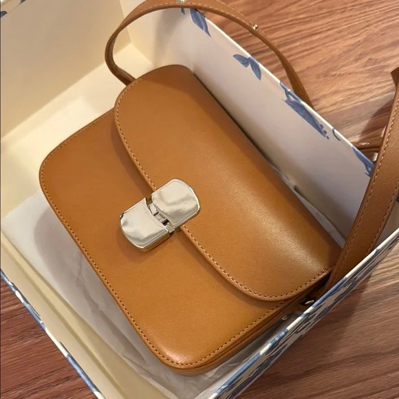 Sezane Mini Milo in Smooth Honey - Picture 2 of 5